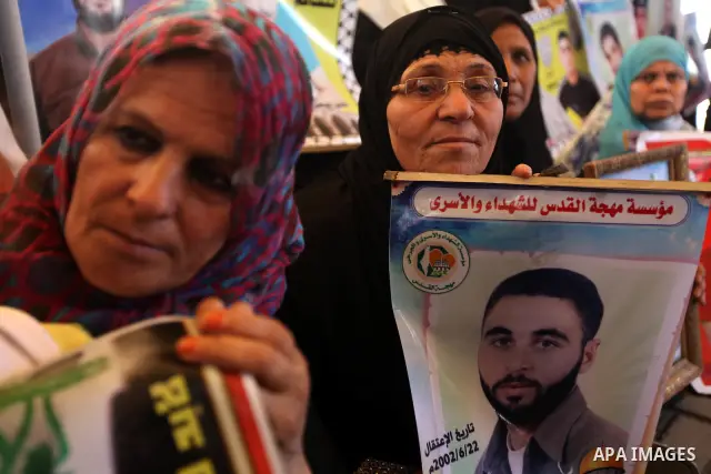 Relatives of Palestinian prisoners participate a protest at the Red Cross' offices in Gaza City to call for the release of Palestinian prisoners held in Israeli jails, on May. 28, 2012. Photo by Majdi Fathi