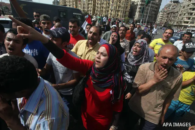 Egyptian protesters attend a demonstration, against presidential candidate Ahmed Shafiq at Tahrir Square in Cairo May 29, 2012. According to full official results released Monday by the election commission. Commission ch...