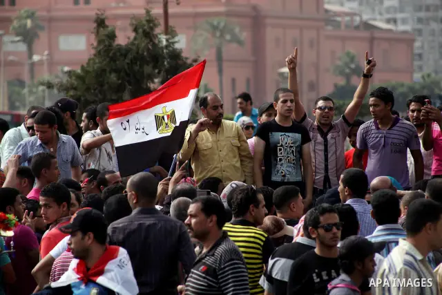 Egyptian protesters attend a demonstration, against presidential candidate Ahmed Shafiq at Tahrir Square in Cairo May 29, 2012. According to full official results released Monday by the election commission. Commission ch...