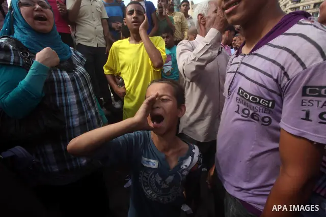Egyptian protesters attend a demonstration, against presidential candidate Ahmed Shafiq at Tahrir Square in Cairo May 29, 2012. According to full official results released Monday by the election commission. Commission ch...