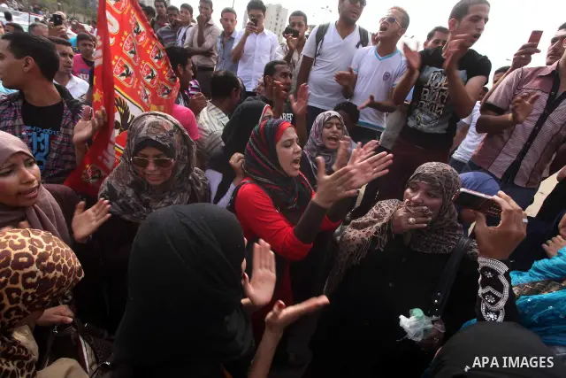 Egyptian protesters attend a demonstration, against presidential candidate Ahmed Shafiq at Tahrir Square in Cairo May 29, 2012. According to full official results released Monday by the election commission. Commission ch...