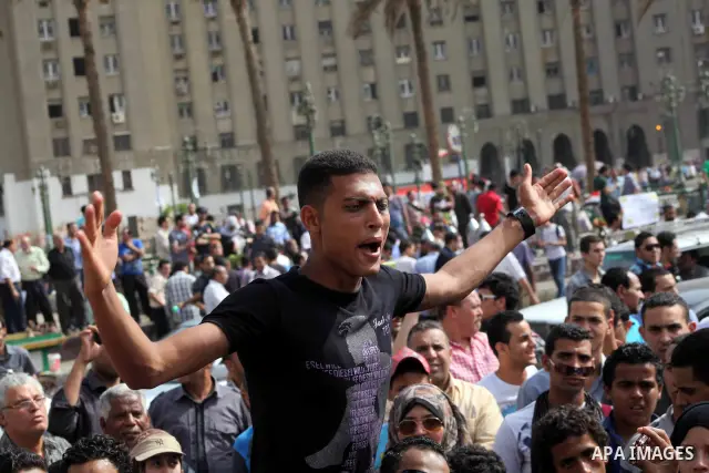 Egyptian protesters attend a demonstration, against presidential candidate Ahmed Shafiq at Tahrir Square in Cairo May 29, 2012. According to full official results released Monday by the election commission. Commission ch...