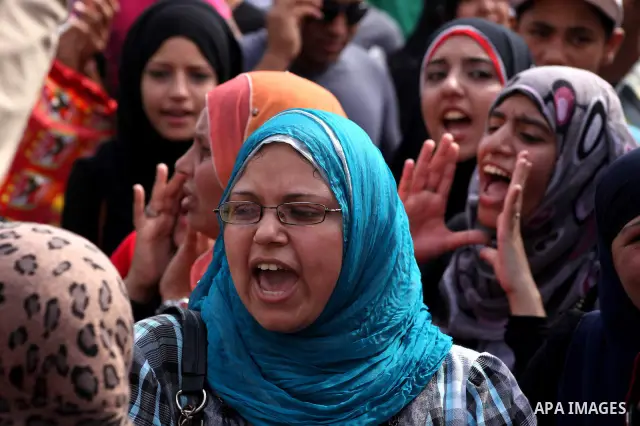 Egyptian protesters attend a demonstration, against presidential candidate Ahmed Shafiq at Tahrir Square in Cairo May 29, 2012. According to full official results released Monday by the election commission. Commission ch...