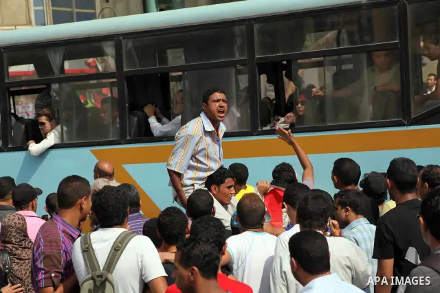 Egyptian protesters attend a demonstration, against presidential candidate Ahmed Shafiq at Tahrir Square in Cairo May 29, 2012. According to full official results released Monday by the election commission. Commission ch...
