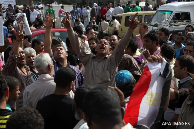 Egyptian protesters attend a demonstration, against presidential candidate Ahmed Shafiq at Tahrir Square in Cairo May 29, 2012. According to full official results released Monday by the election commission. Commission ch...