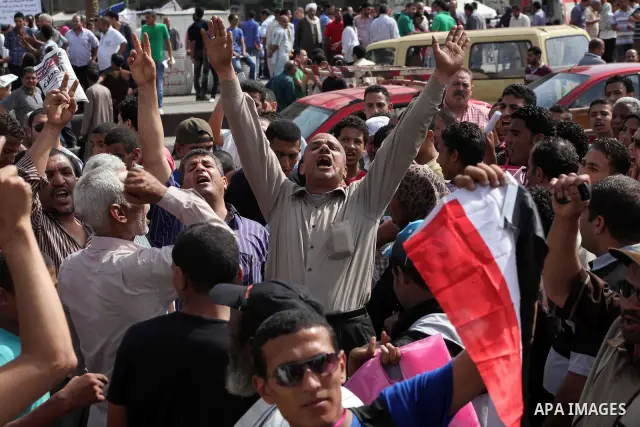 Egyptian protesters attend a demonstration, against presidential candidate Ahmed Shafiq at Tahrir Square in Cairo May 29, 2012. According to full official results released Monday by the election commission. Commission ch...