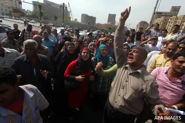 Egyptian protesters attend a demonstration, against presidential candidate Ahmed Shafiq at Tahrir Square in Cairo May 29, 2012. According to full official results released Monday by the election commission. Commission ch...
