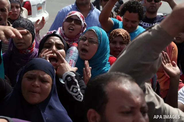 Egyptian protesters attend a demonstration, against presidential candidate Ahmed Shafiq at Tahrir Square in Cairo May 29, 2012. According to full official results released Monday by the election commission. Commission ch...