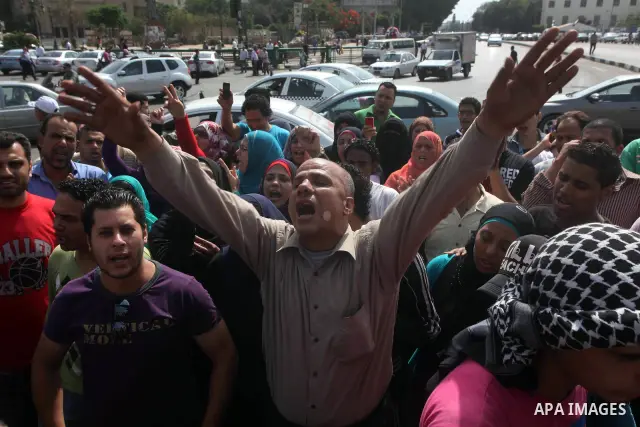 Egyptian protesters attend a demonstration, against presidential candidate Ahmed Shafiq at Tahrir Square in Cairo May 29, 2012. According to full official results released Monday by the election commission. Commission ch...