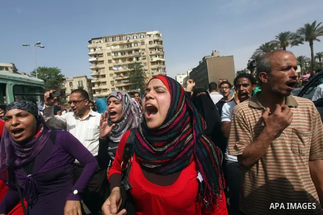 Egyptian protesters attend a demonstration, against presidential candidate Ahmed Shafiq at Tahrir Square in Cairo May 29, 2012. According to full official results released Monday by the election commission. Commission ch...