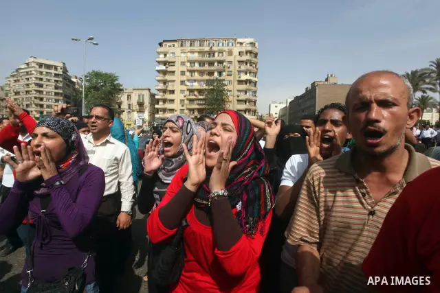 Egyptian protesters attend a demonstration, against presidential candidate Ahmed Shafiq at Tahrir Square in Cairo May 29, 2012. According to full official results released Monday by the election commission. Commission ch...