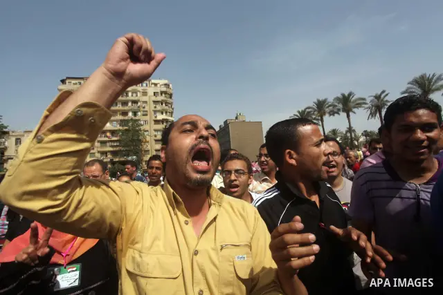 Egyptian protesters attend a demonstration, against presidential candidate Ahmed Shafiq at Tahrir Square in Cairo May 29, 2012. According to full official results released Monday by the election commission. Commission ch...