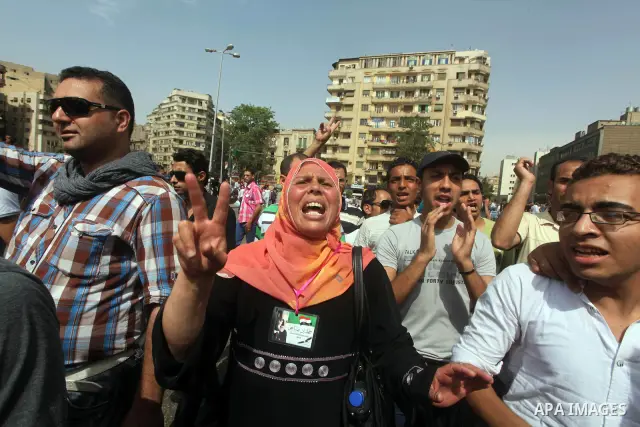 Egyptian protesters attend a demonstration, against presidential candidate Ahmed Shafiq at Tahrir Square in Cairo May 29, 2012. According to full official results released Monday by the election commission. Commission ch...