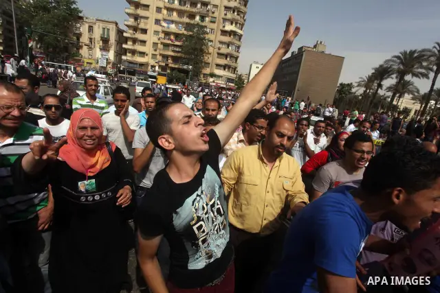 Egyptian protesters attend a demonstration, against presidential candidate Ahmed Shafiq at Tahrir Square in Cairo May 29, 2012. According to full official results released Monday by the election commission. Commission ch...