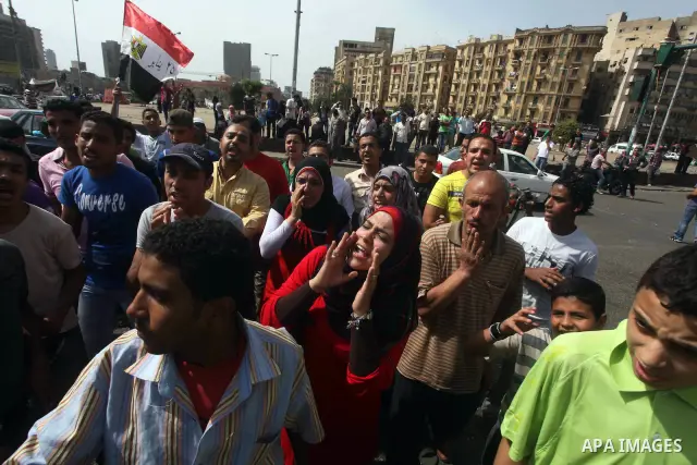 Egyptian protesters attend a demonstration, against presidential candidate Ahmed Shafiq at Tahrir Square in Cairo May 29, 2012. According to full official results released Monday by the election commission. Commission ch...