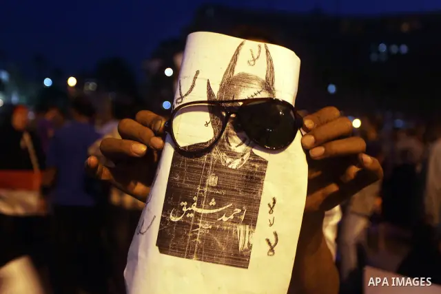 Egyptian protesters attend a demonstration, against presidential candidates Mohammed Morsi and Ahmed Shafiq at Tahrir Square in Cairo May 29, 2012. According to full official results released Monday by the election commi...
