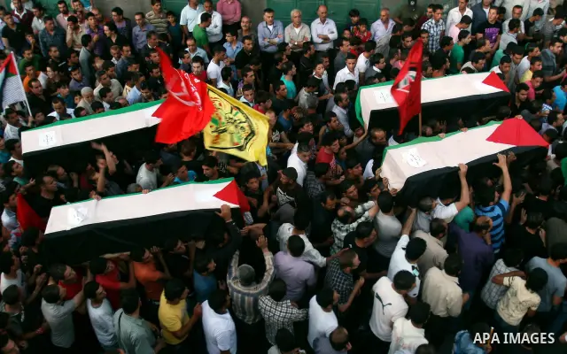 Palestinians carry a flag-drapped coffin in the West Bank town of Nablus, 31 May 2012, with the remains of some of the 90 Palestinian militants Israel handed over to the Palestinian Authority, stating it hoped the 'goodw...