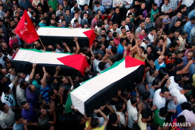 Palestinians carry a flag-drapped coffin in the West Bank town of Nablus, 31 May 2012, with the remains of some of the 90 Palestinian militants Israel handed over to the Palestinian Authority, stating it hoped the 'goodw...