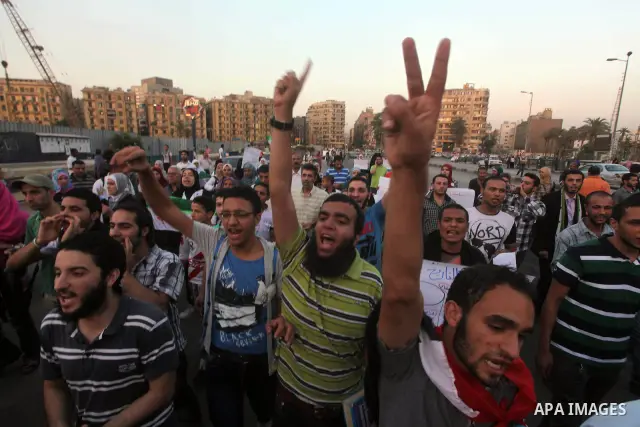 Protesters shout slogans as they protest against the weekend massacre of Houla, in front of the Syrian embassy in Cairo, Egypt, 31 May 2012. A massacre was reported in the central Syrian city of Houla over the weekend, h...