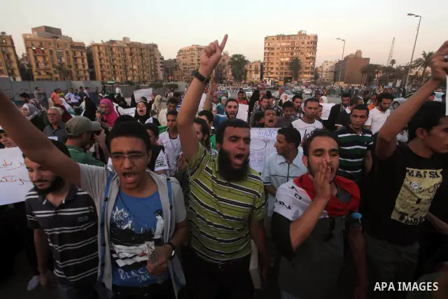 Protesters shout slogans as they protest against the weekend massacre of Houla, in front of the Syrian embassy in Cairo, Egypt, 31 May 2012. A massacre was reported in the central Syrian city of Houla over the weekend, h...