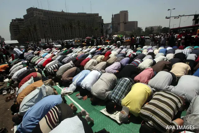 Egyptian protesters perform the weekly Friday noon prayer in Cairo's landmark Tahrir square during a demonstration against Egyptian presidential runoff candidate Ahmed Shafiq, an ex-prime minister under the ousted regime...