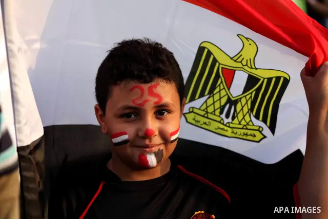 An Egyptian child draws national flag on face during a demonstration against Egyptian presidential candidate Ahmed Shafiq in Tahrir Square decrying the result of the first round of voting in the Egyptian presidential ele...