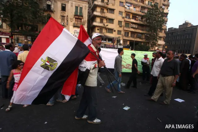 Egyptian protesters hold national flag during a demonstration against Egyptian presidential candidate Ahmed Shafiq in Tahrir Square decrying the result of the first round of voting in the Egyptian presidential election i...