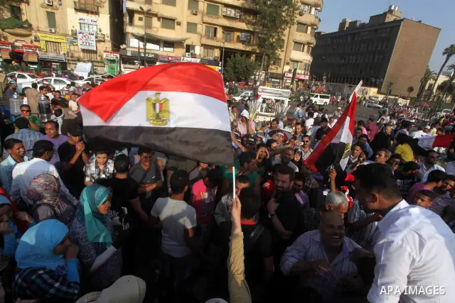 Egyptian protesters hold national flag during a demonstration against Egyptian presidential candidate Ahmed Shafiq in Tahrir Square decrying the result of the first round of voting in the Egyptian presidential election i...