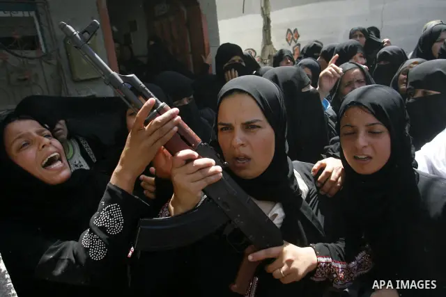 Relatives of Palestinian gunman Ahmed Nassir mourn during his funeral in Khan Younis in the southern Gaza Strip June 2, 2012. A Palestinian gunman, Ahmed Nassir, broke into Israel on Friday and killed a soldier before be...