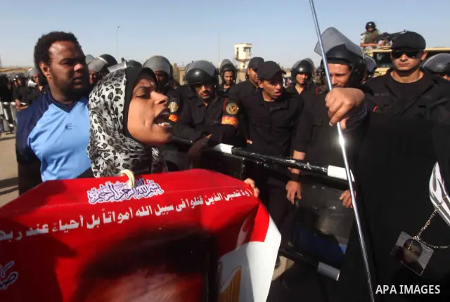 Egyptians Anti-Mubarak protester holding poster depicting youth killed during the uprising, reacts after a court sentenced deposed president Hosni Mubarak to life in prison, outside the police academy in Cairo, Egypt, 02...