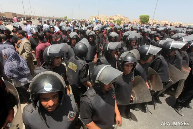Egyptian riot police stand in front of the courthouse where ex-President Hosni Mubarak received a verdict in his trial for charges related to the death of protesters in Cairo, Egypt, Saturday, May 2, 2012. Egypt's ex-Pre...
