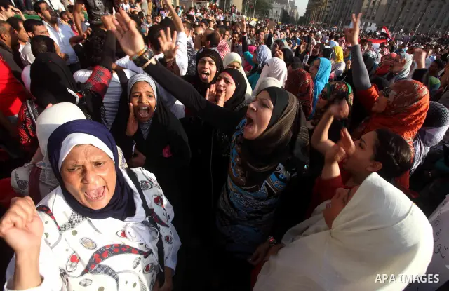 Egyptian anti-Mubarak protesters gather in Cairo's Tahrir square on June 02, 2012. Egypt's Muslim Brotherhood called for mass protests after a court sentenced ousted President Hosni Mubarak and his interior minister to l...
