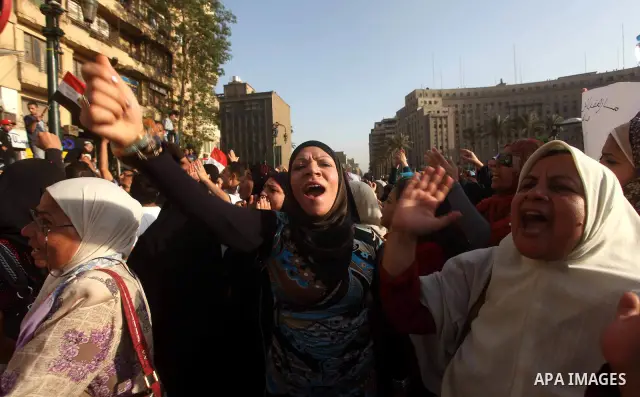 Egyptian anti-Mubarak protesters gather in Cairo's Tahrir square on June 02, 2012. Egypt's Muslim Brotherhood called for mass protests after a court sentenced ousted President Hosni Mubarak and his interior minister to l...