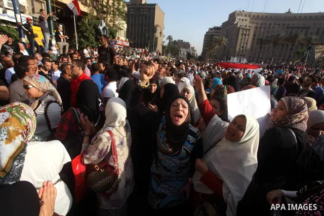 Egyptian anti-Mubarak protesters gather in Cairo's Tahrir square on June 02, 2012. Egypt's Muslim Brotherhood called for mass protests after a court sentenced ousted President Hosni Mubarak and his interior minister to l...