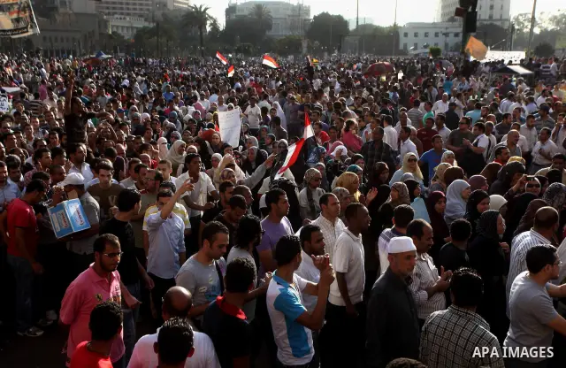 Egyptian anti-Mubarak protesters gather in Cairo's Tahrir square on June 02, 2012. Egypt's Muslim Brotherhood called for mass protests after a court sentenced ousted President Hosni Mubarak and his interior minister to l...