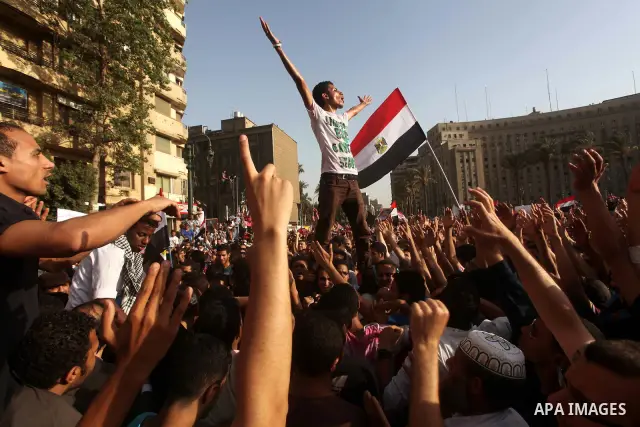 Egyptian anti-Mubarak protesters gather in Cairo's Tahrir square on June 02, 2012. Egypt's Muslim Brotherhood called for mass protests after a court sentenced ousted President Hosni Mubarak and his interior minister to l...