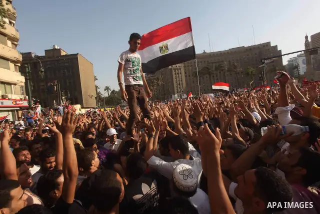 Egyptian anti-Mubarak protesters gather in Cairo's Tahrir square on June 02, 2012. Egypt's Muslim Brotherhood called for mass protests after a court sentenced ousted President Hosni Mubarak and his interior minister to l...