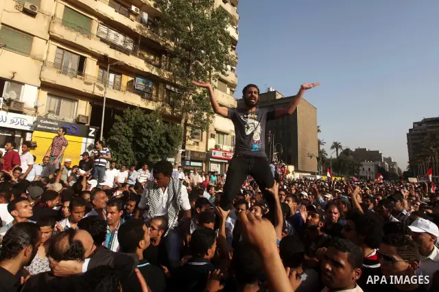 Egyptian anti-Mubarak protesters gather in Cairo's Tahrir square on June 02, 2012. Egypt's Muslim Brotherhood called for mass protests after a court sentenced ousted President Hosni Mubarak and his interior minister to l...