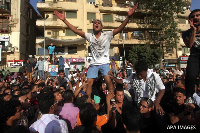 Egyptian anti-Mubarak protesters gather in Cairo's Tahrir square on June 02, 2012. Egypt's Muslim Brotherhood called for mass protests after a court sentenced ousted President Hosni Mubarak and his interior minister to l...