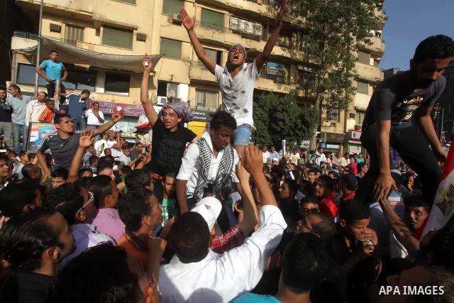 Egyptian anti-Mubarak protesters gather in Cairo's Tahrir square on June 02, 2012. Egypt's Muslim Brotherhood called for mass protests after a court sentenced ousted President Hosni Mubarak and his interior minister to l...
