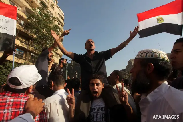 Egyptian anti-Mubarak protesters gather in Cairo's Tahrir square on June 02, 2012. Egypt's Muslim Brotherhood called for mass protests after a court sentenced ousted President Hosni Mubarak and his interior minister to l...