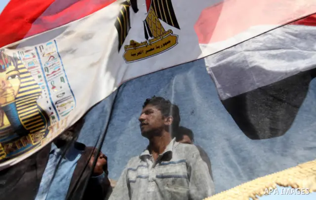 Egyptian protesters gather in Cairo's landmark Tahrir Square on June 3, 2012. Hundreds of demonstrators are occupying Tahrir Square after a court sentenced ousted president Hosni Mubarak and his interior minister Habib a...