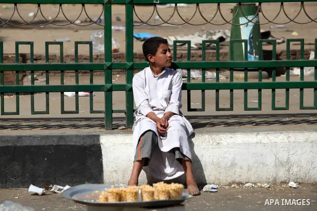 An Egyptian boy sells food in Cairo's landmark Tahrir Square on June 3, 2012 after a night of protests. Hundreds of demonstrators are occupying Tahrir Square after a court sentenced ousted president Hosni Mubarak and his...