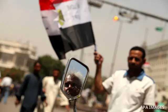 Egyptian protesters gather in Cairo's landmark Tahrir Square on June 3, 2012. Hundreds of demonstrators are occupying Tahrir Square after a court sentenced ousted president Hosni Mubarak and his interior minister Habib a...