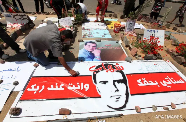Egyptian protesters gather in Cairo's landmark Tahrir Square on June 3, 2012. Hundreds of demonstrators are occupying Tahrir Square after a court sentenced ousted president Hosni Mubarak and his interior minister Habib a...