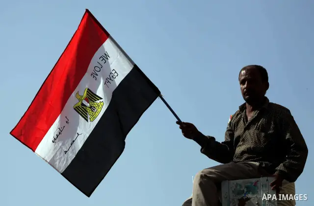 Egyptian protesters demonstrate a day after a court sentenced deposed president Hosni Mubarak to life in prison, at Tahrir Square in Cairo June 3, 2012. Egyptian pro-democracy campaigners called for a new uprising on Sun...