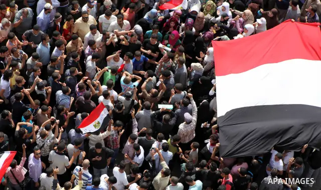 Egyptian protesters demonstrate a day after a court sentenced deposed president Hosni Mubarak to life in prison, at Tahrir Square in Cairo June 3, 2012. Egyptian pro-democracy campaigners called for a new uprising on Sun...