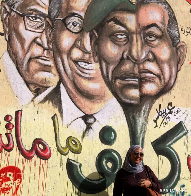 Egyptian protesters demonstrate a day after a court sentenced deposed president Hosni Mubarak to life in prison, at Tahrir Square in Cairo June 3, 2012. Egyptian pro-democracy campaigners called for a new uprising on Sun...