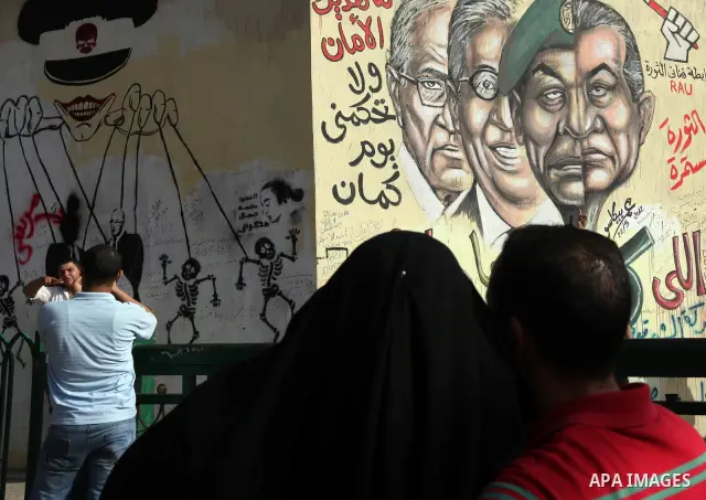 Egyptian protesters demonstrate a day after a court sentenced deposed president Hosni Mubarak to life in prison, at Tahrir Square in Cairo June 3, 2012. Egyptian pro-democracy campaigners called for a new uprising on Sun...