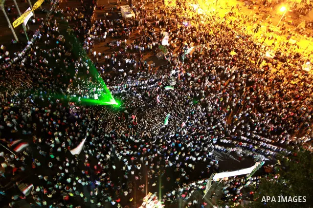 Protesters demonstrate after a court sentenced deposed president Hosni Mubarak to life in prison at Tahrir Square in Cairo June 3, 2012. Egyptian pro-democracy campaigners called for a new uprising on Sunday, enraged tha...